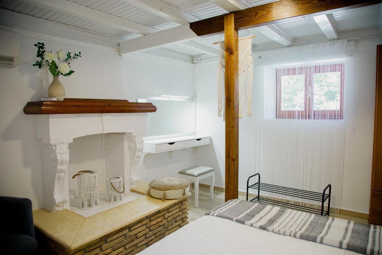 Yard Rooms Corinth エクステリア 写真